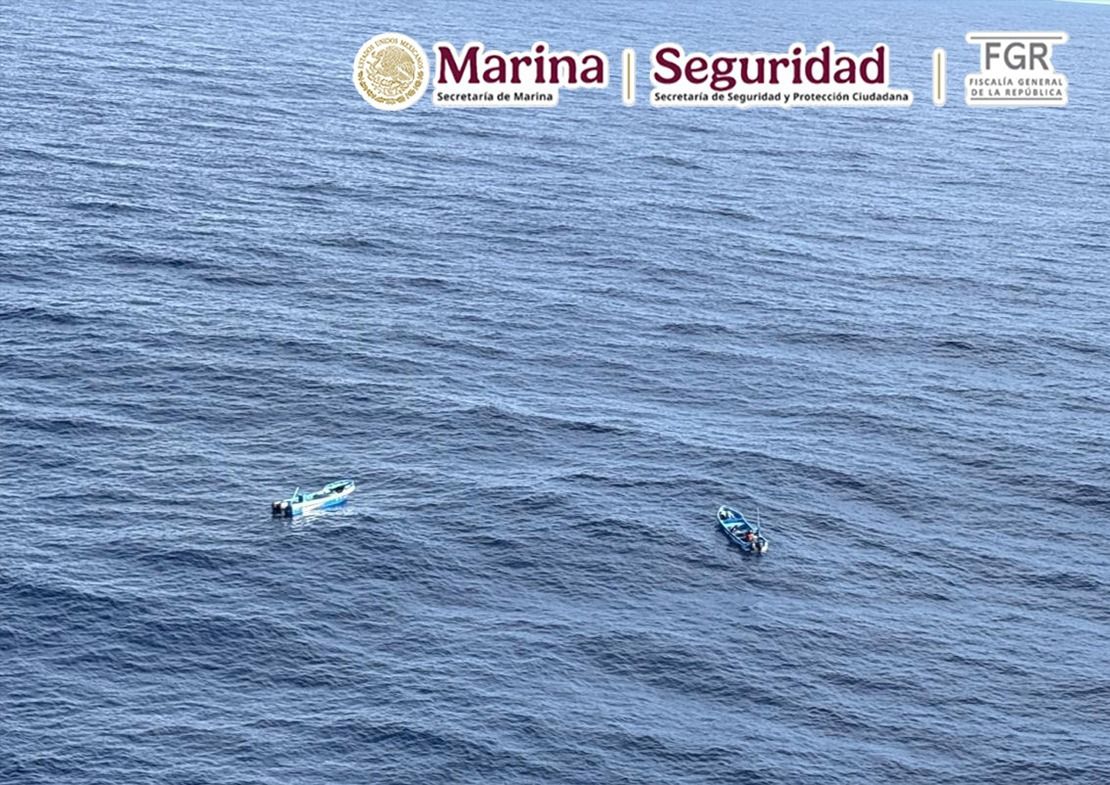 En aguas del Océano Pacífico, marina asegura dos embarcaciones con cerca de 3 toneladas de presunta cocaína y detiene a cuatro personas